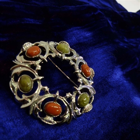 Picture of Mini Plaid Brooch Thistle Pebble
